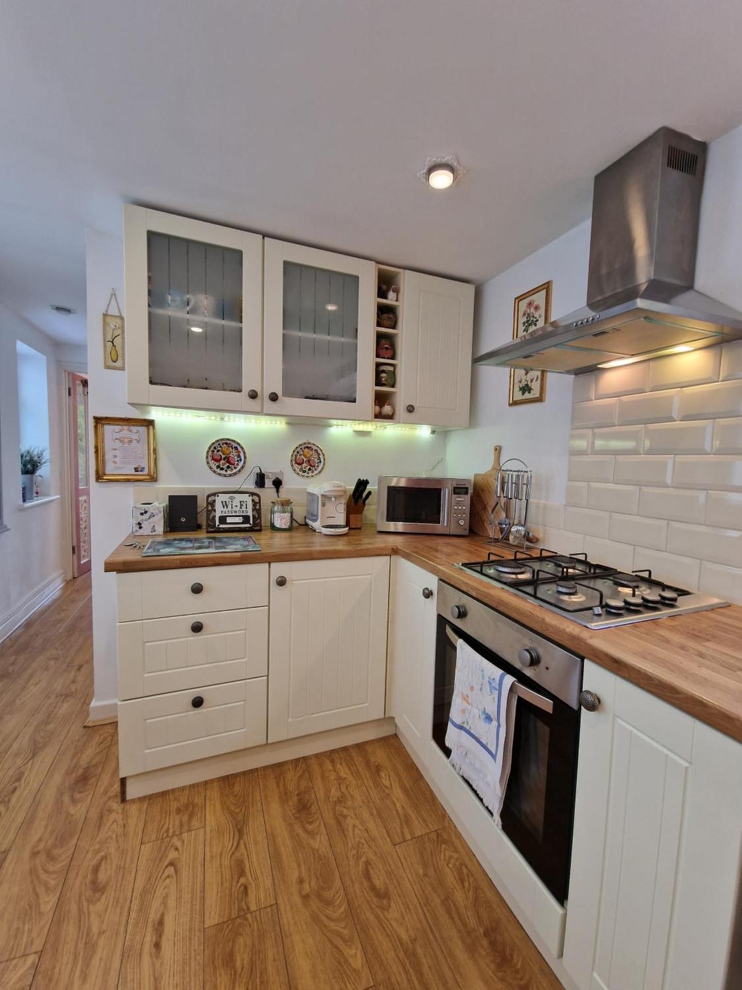 Town Cottage Ground Floor Appartment Бридженд Екстериор снимка